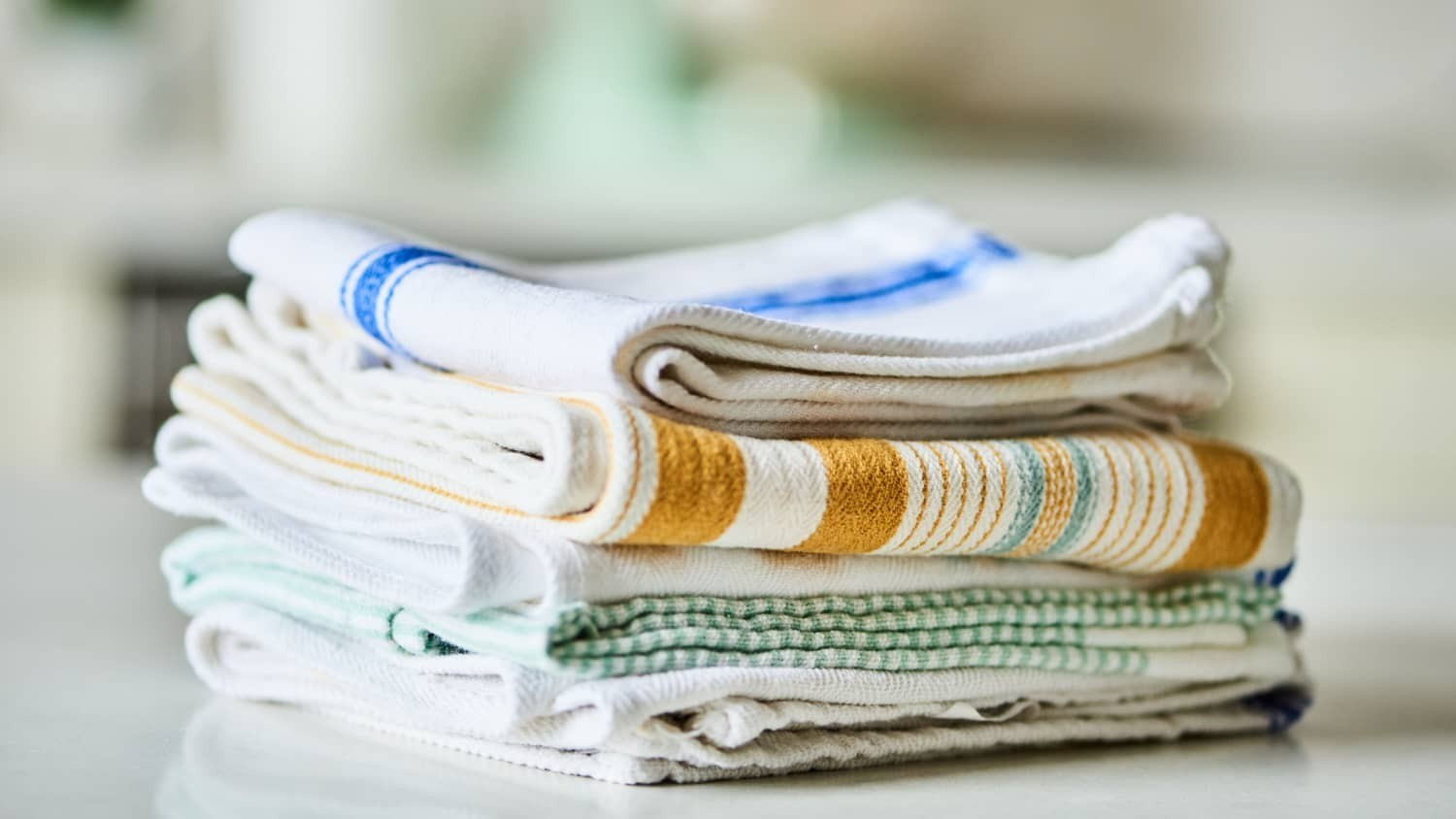 Домашні лайфхаки: як повернути кухонним рушникам чистоту та м’якість